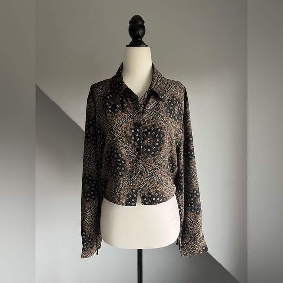 FOREVER 21 Cropped Pattern Longsleeve with Ties - Picture 4 of 6